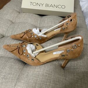 NWT Tony Bianco Safari heels in Butterscotch suede size 5.5